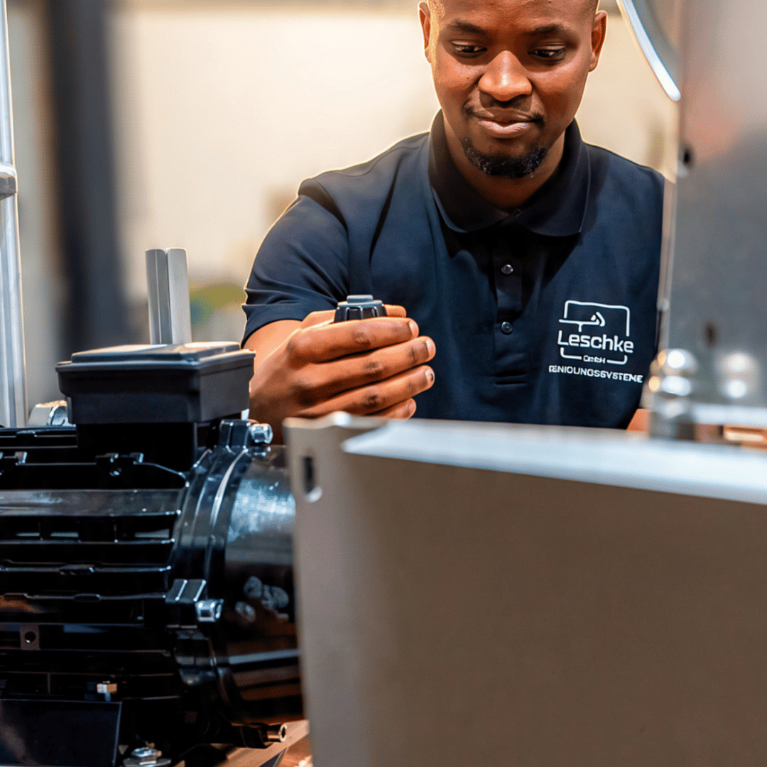 Servicetechniker der Leschke Reinigungssysteme GmbH im Detail